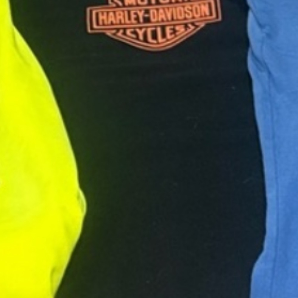 Harley-Davidson T-Shirt and nike sneakers